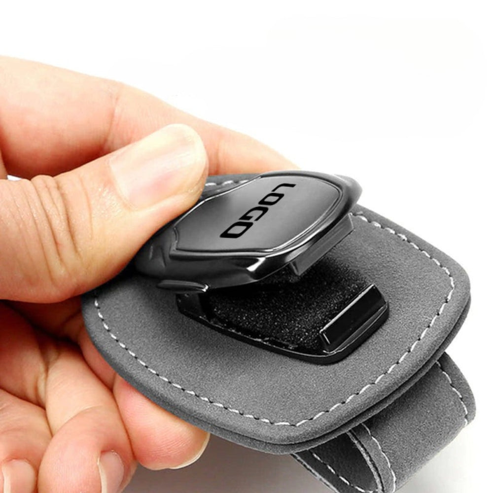 Clip para gafas multifuncional de ante con el logotipo de su coche